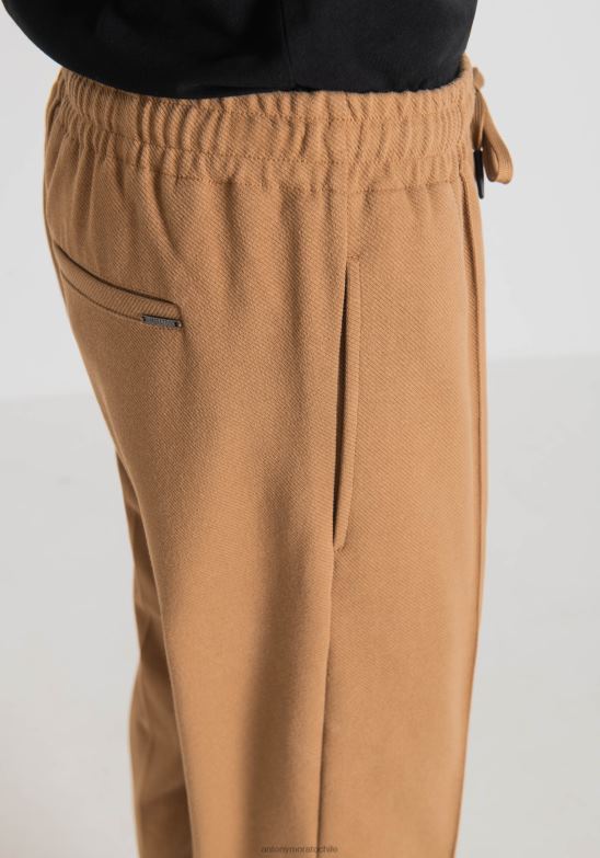 4R2JF255 ropa hombres Antony Morato 2098 Pantalones de chándal carrot fit en sarga de mezcla de algodón elástica con pliegues